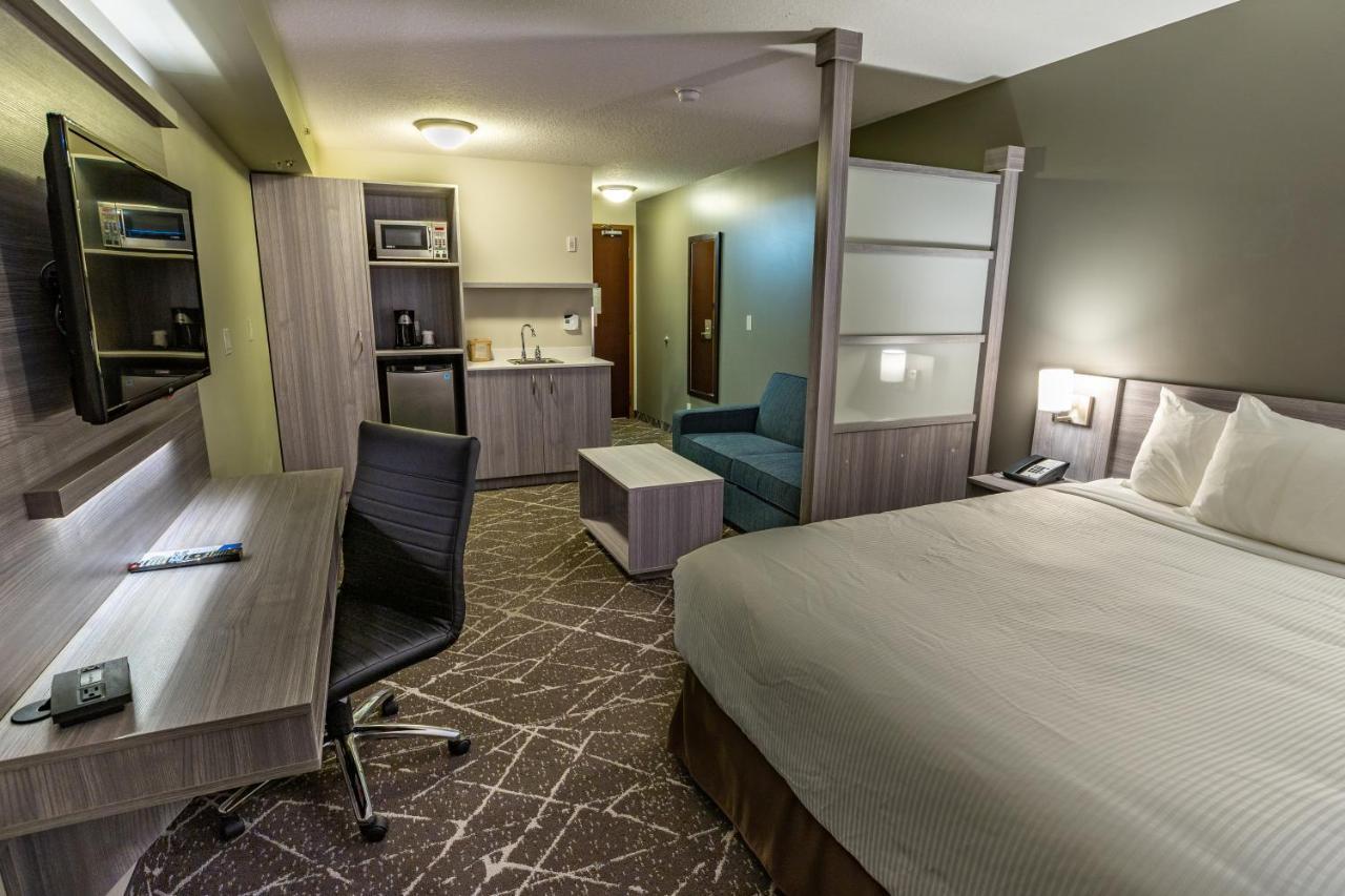 Microtel Inn & Suites By Wyndham Lloydminster Exterior photo