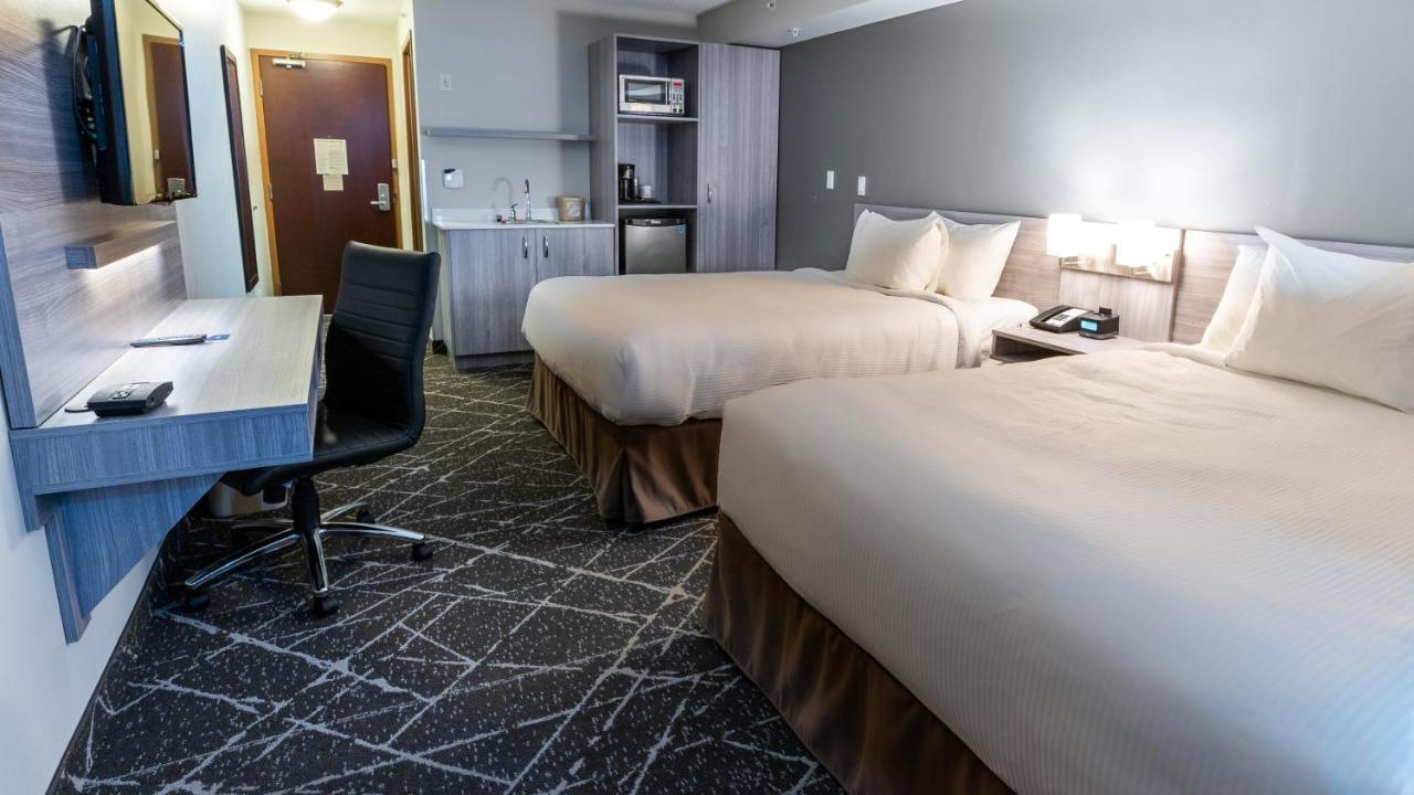 Microtel Inn & Suites By Wyndham Lloydminster Exterior photo