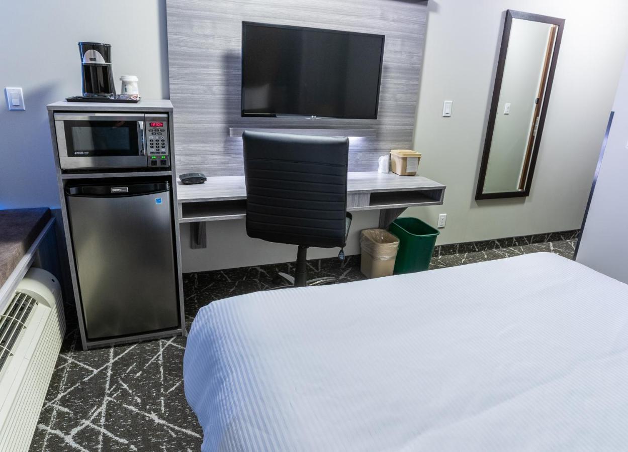 Microtel Inn & Suites By Wyndham Lloydminster Exterior photo