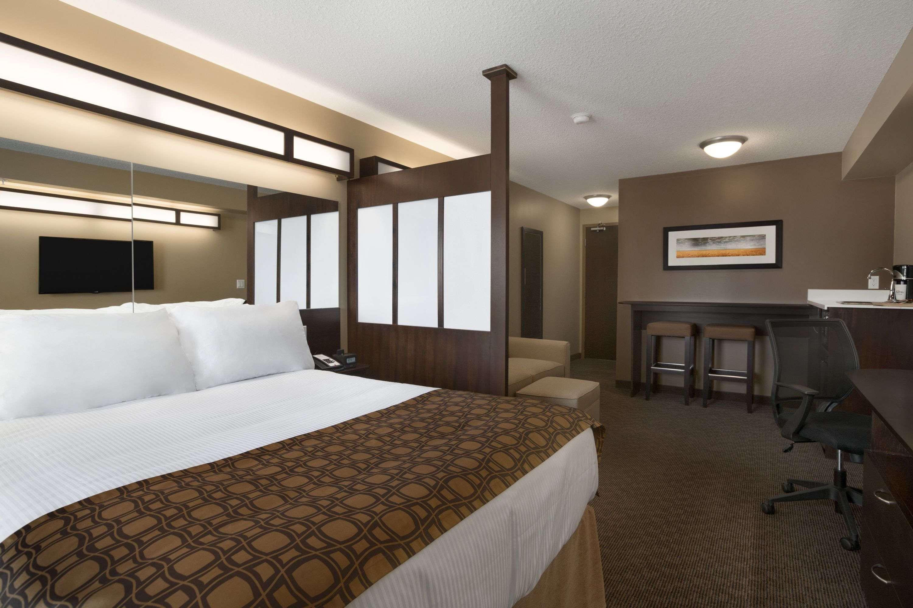 Microtel Inn & Suites By Wyndham Lloydminster Exterior photo